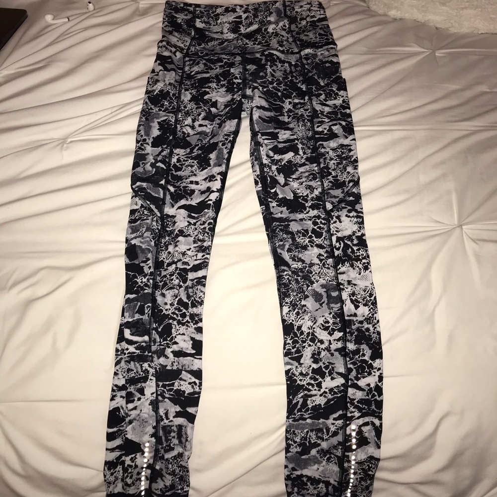 Grey patterned lulu lemon leggings, 7/8 length